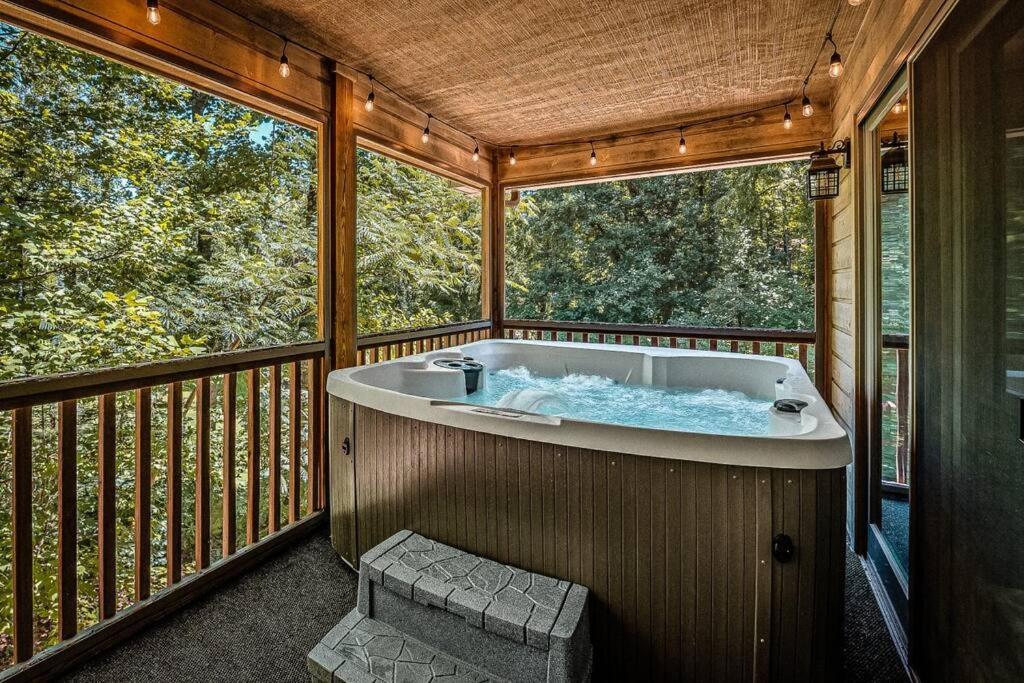 The Moondance Cabin By Lightfoot Stays Vacation Rentals เซอเวียร์วีล ภายนอก รูปภาพ