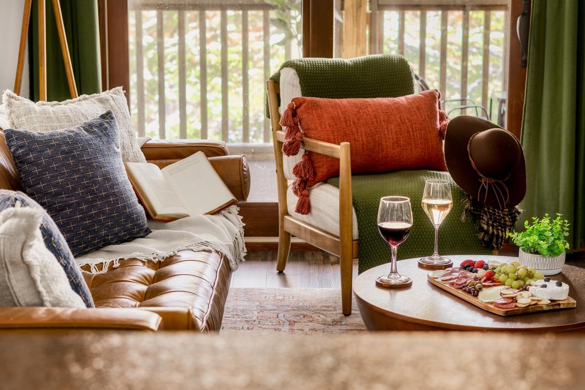 The Moondance Cabin By Lightfoot Stays Vacation Rentals เซอเวียร์วีล ภายนอก รูปภาพ